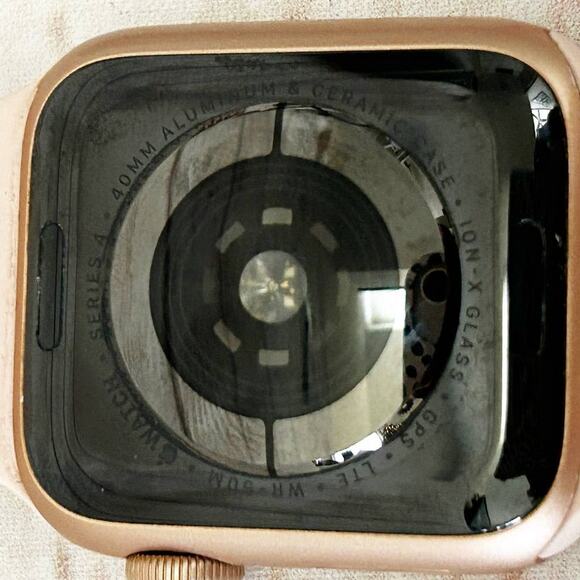 APPLE WATCH Series 4 with Cellular GPS Rose Gold 40MM - Picture 5 of 5